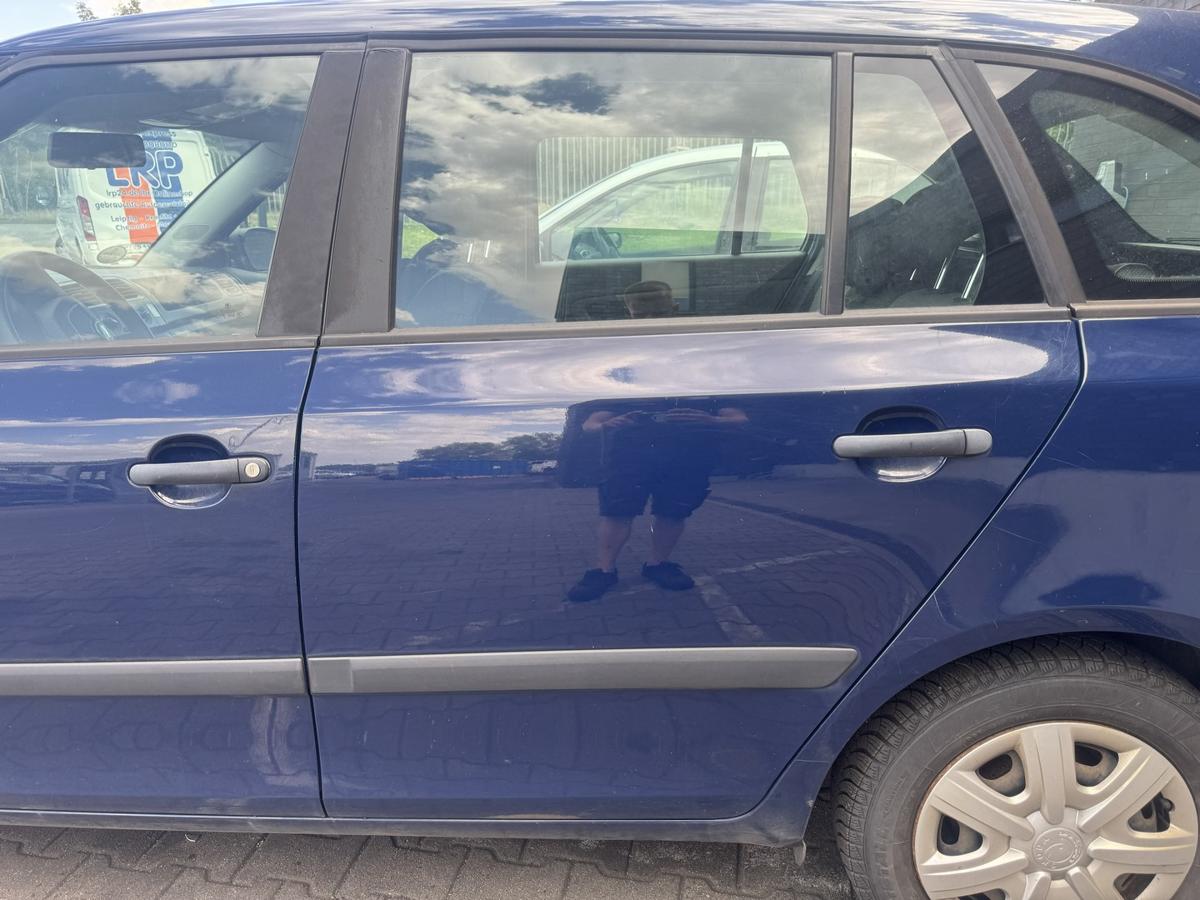 Skoda Fabia 2 5J original T&uuml;r hinten links Kombi manueller Fensterheber 4711 Pacific Blue Rohbau Bj.2010